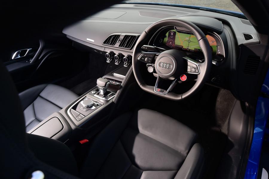 Торпедо Audi R8 V10 2015 года  (UK) (фото 3 из 25)